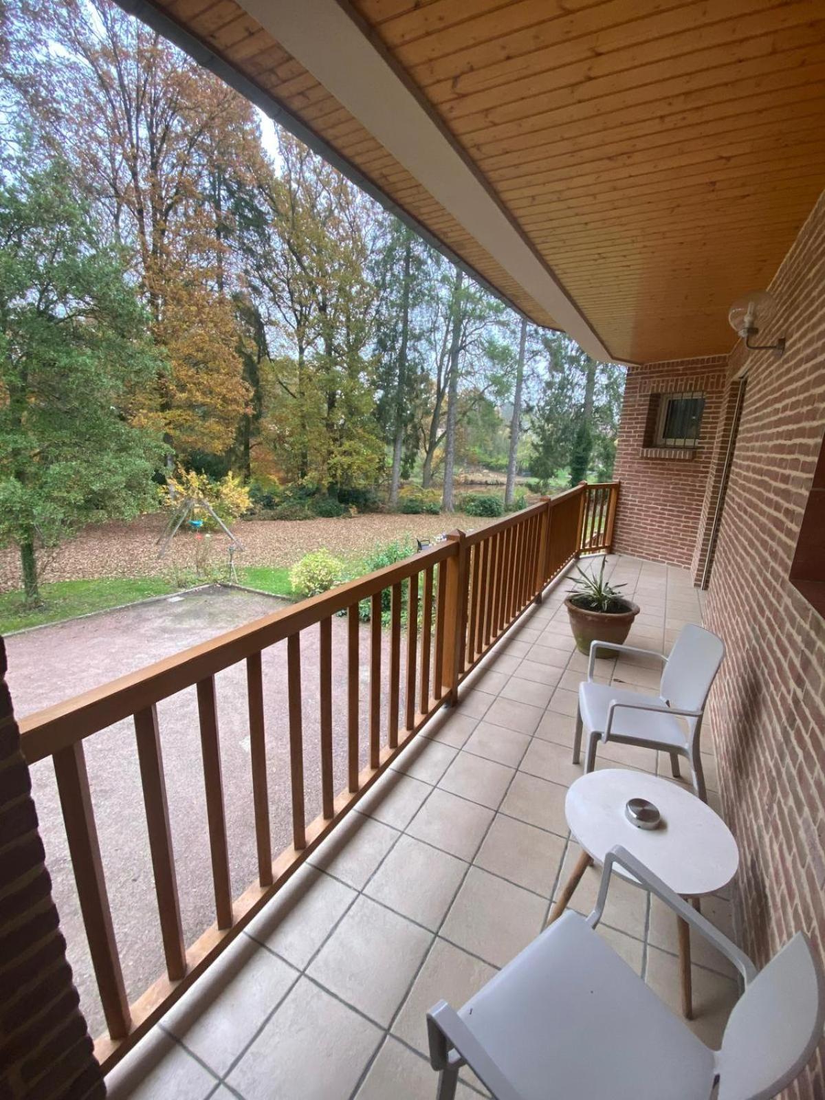 Au Charme Du Lac Espace Bien Etre Et Piscine Chauffe Proche Parc Et Restaurant Du Casino Forges-les-Eaux Zewnętrze zdjęcie