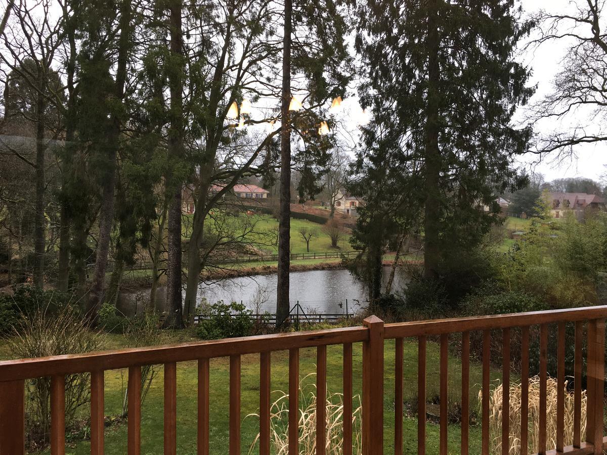 Au Charme Du Lac Espace Bien Etre Et Piscine Chauffe Proche Parc Et Restaurant Du Casino Forges-les-Eaux Zewnętrze zdjęcie